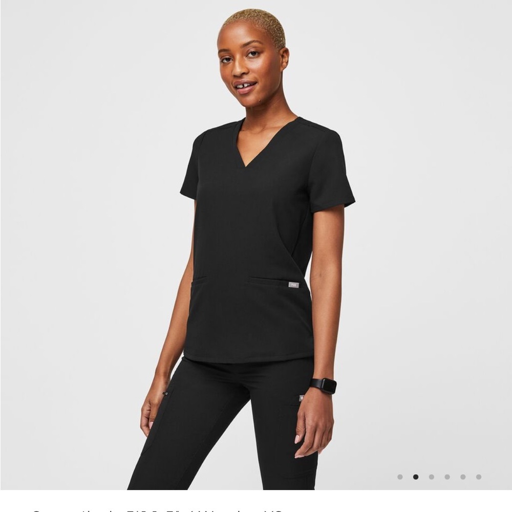 Figs casma three pocket scrub top
